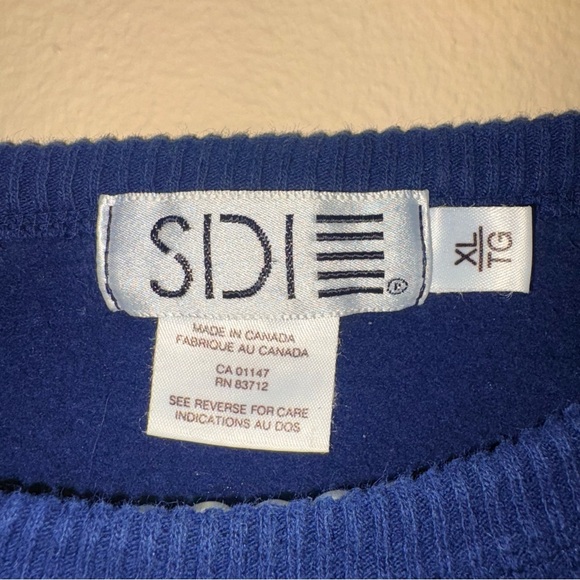 90’s Vintage McGuire's Resort Golf Crewneck Sweatshirt - Royal Blue - Picture 2 of 4